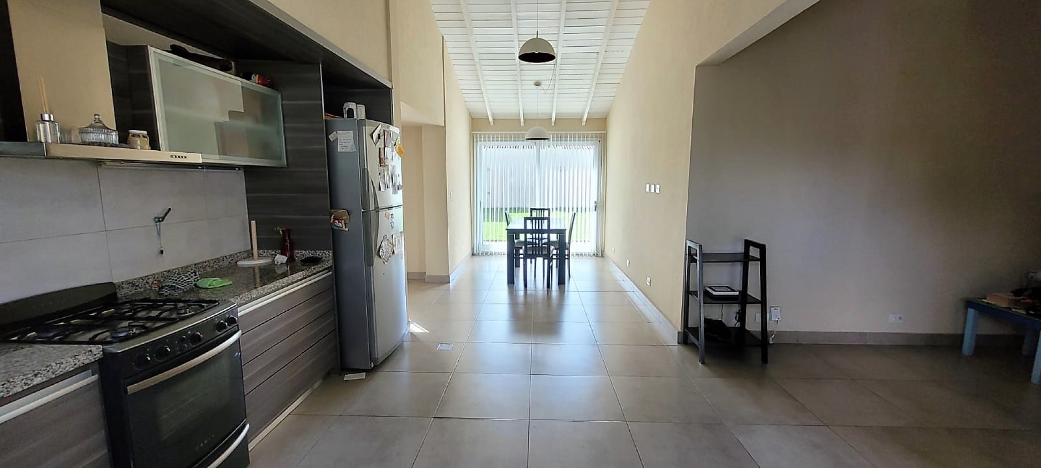 Casa en Ciudad Evita-Venta-3 dormitorios-Quincho-pileta climatizada  