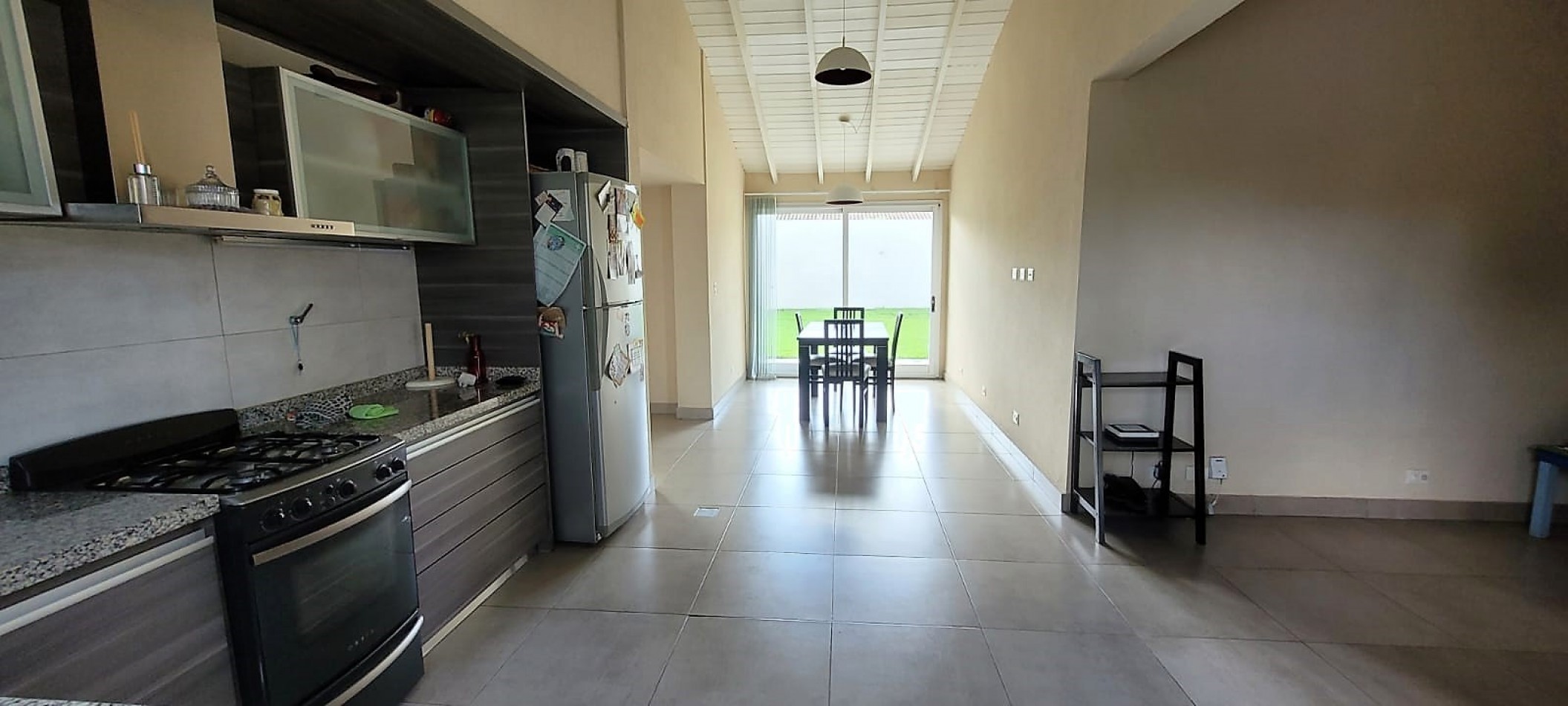 Casa en Ciudad Evita-Venta-3 dormitorios-Quincho-pileta climatizada  